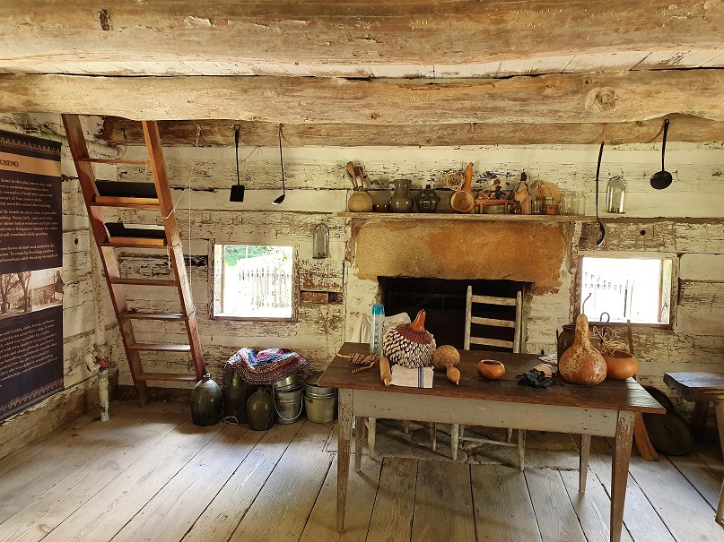 Atlanta_Centre_Slaves_Cabin_Interior