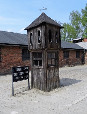 Auschwitz_Officers_Shelter