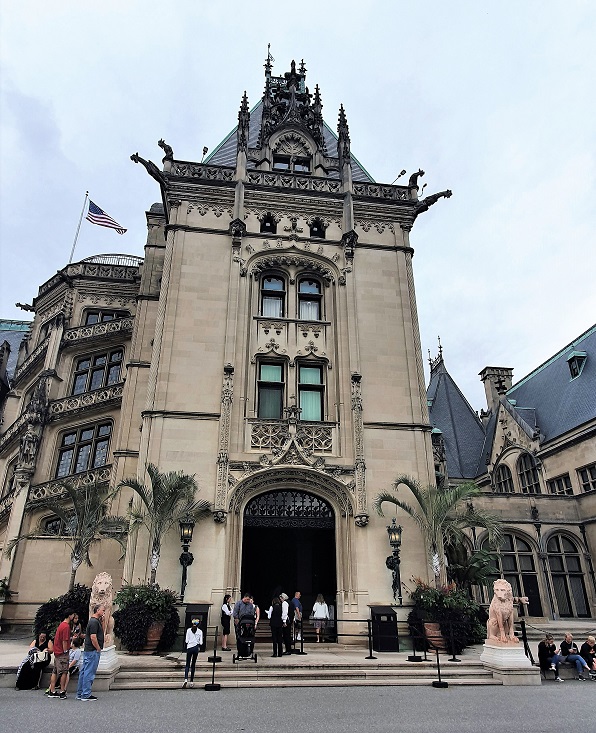 Biltmore_House_Entrance