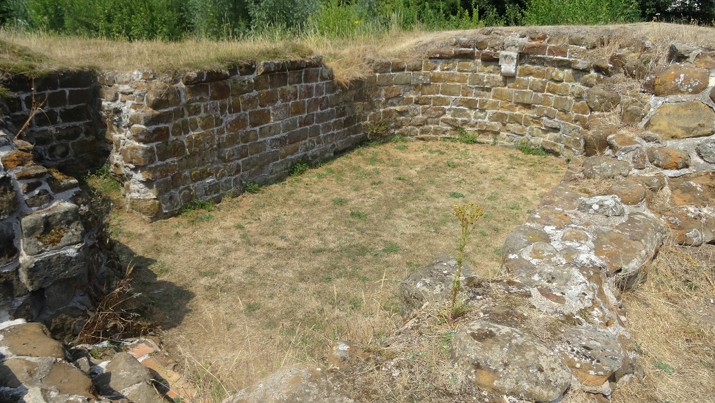 Bolingbroke_Castle_Gatehouse_Tower