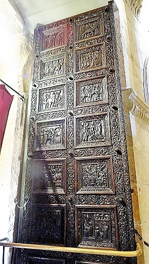 Cathedral_of_St_Domnius_door_1_