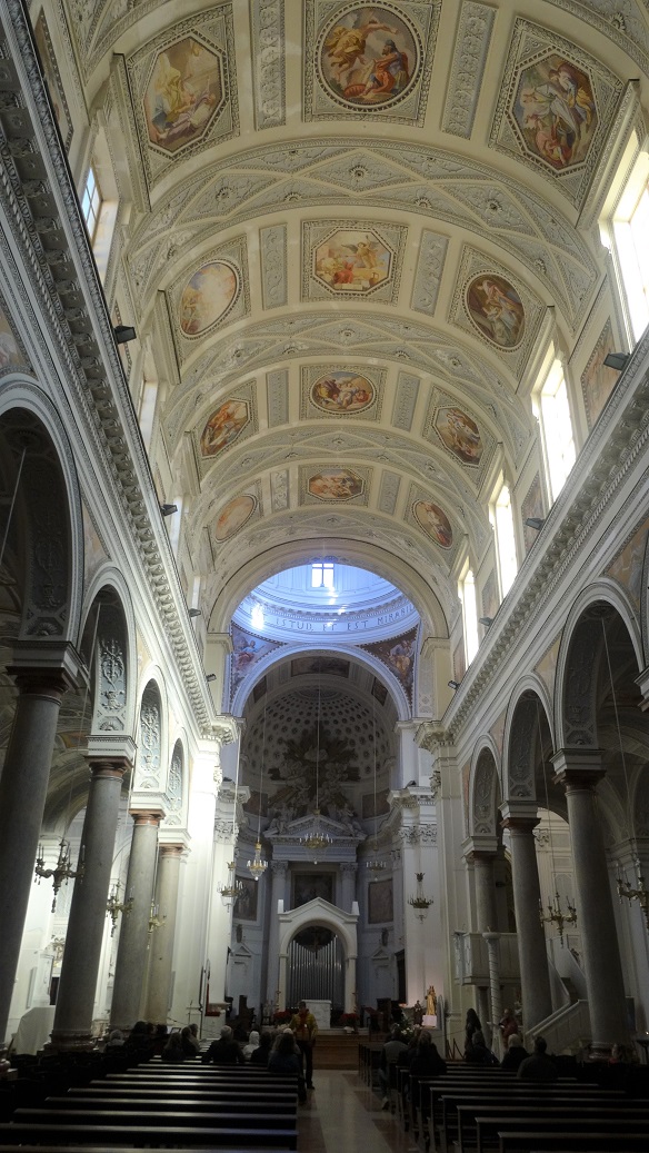 Cathedral_of_St_Lorenzo_Nave