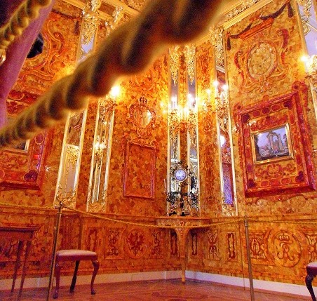 Catherines_Palace_Amber_Room2