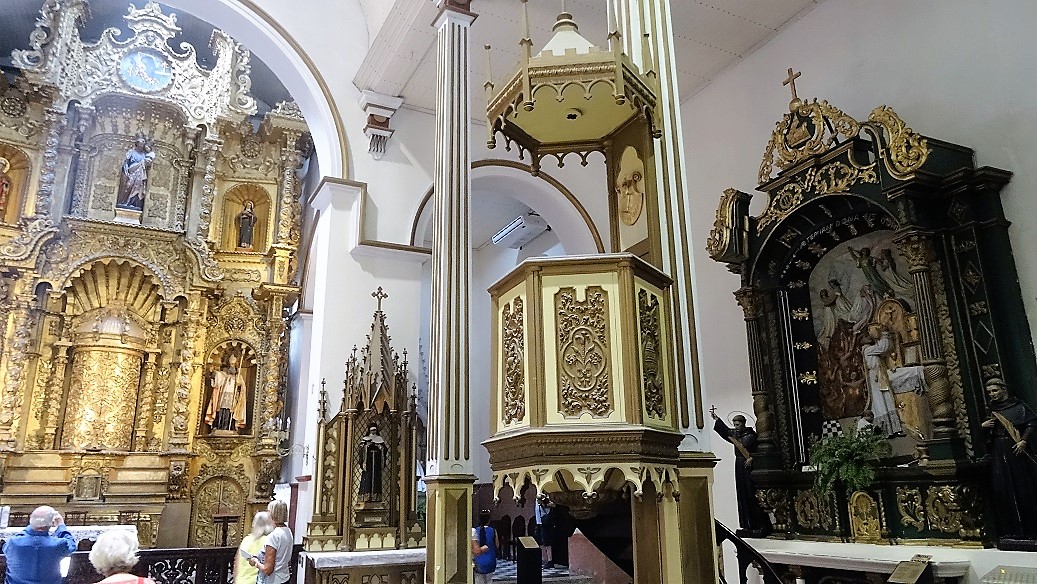 Church_of_St_Joseph_Interior.