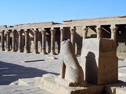 Courtyard_Isis_Temple