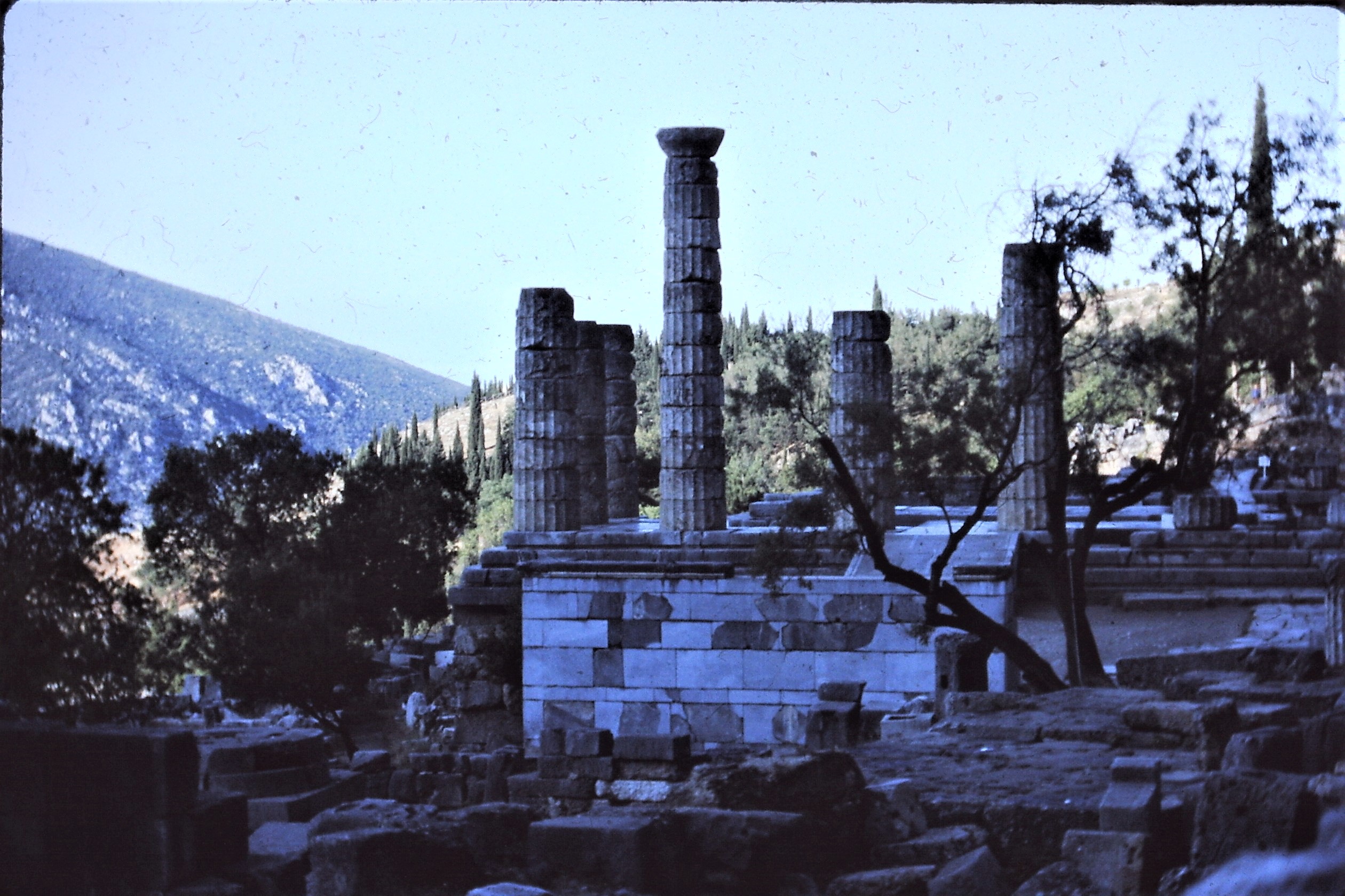 Delphi_Temple_of_Apollo