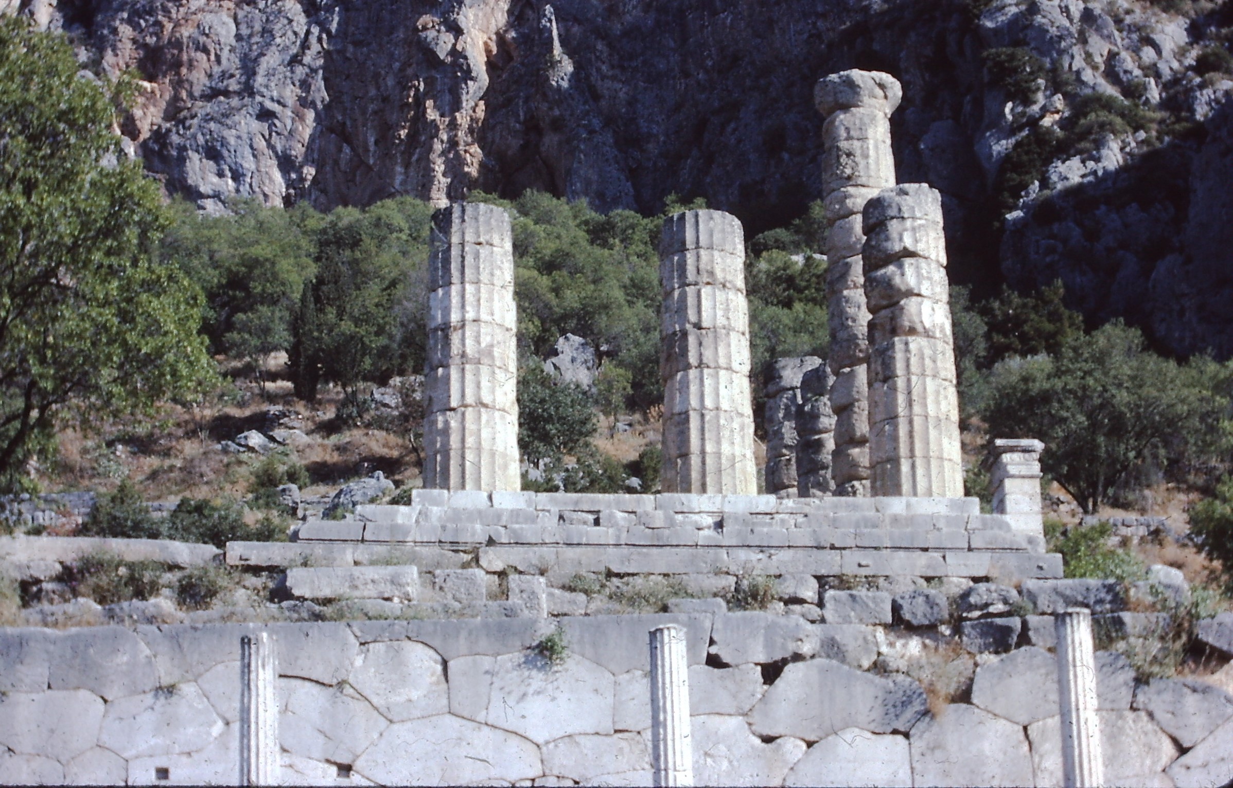 Delphi_Temple_of_Apollo_from_below