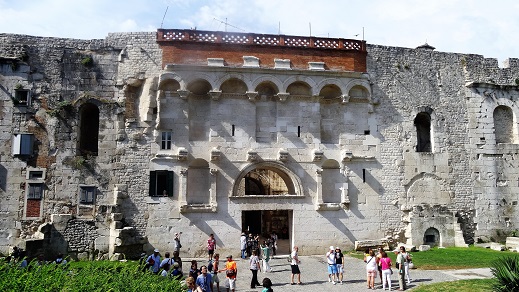 Diocletians_Palace_Golden_Gate