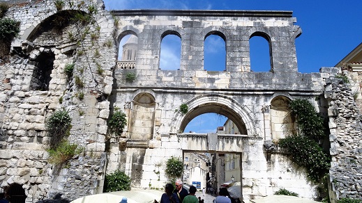Diocletians_Palace_Silver_Gate