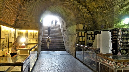 Diocletians_Palace_Substructure_1