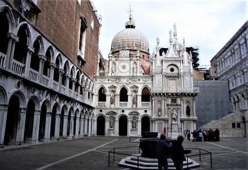 Doges_Palace_Courtyard