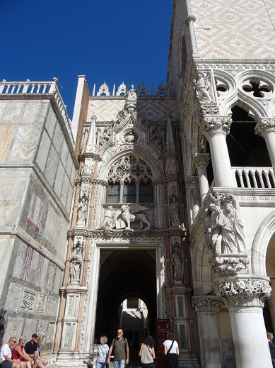 Doges_Palace_Paper_Gate_2
