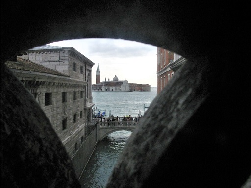 Doges_Palace_View_from_Bridge_of_Sighs