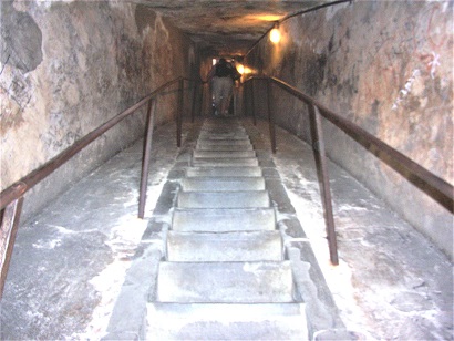 Duomo_Stairs_to_top_1_ Duomo_Stairs_to_top_1_