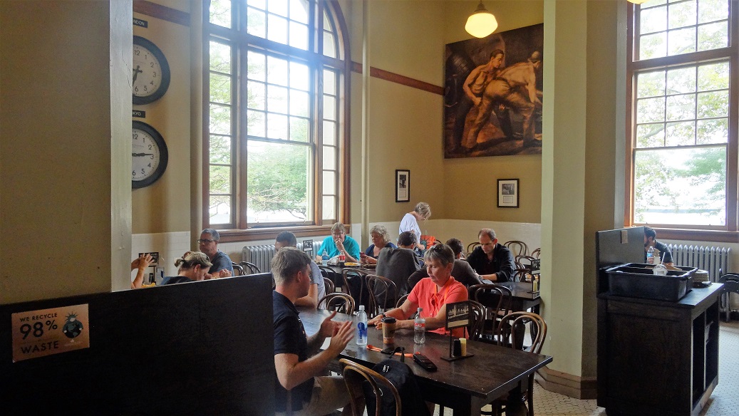 Ellis_Island_Cafe