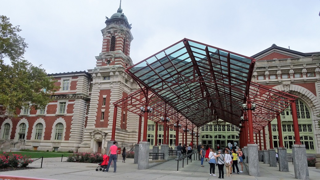 Ellis_Island_Entrance