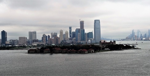 Ellis_Island_off_New_York