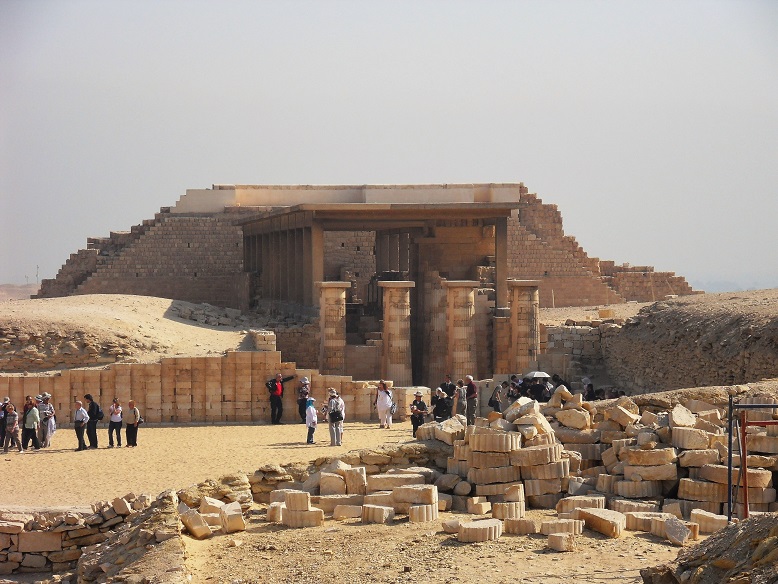 Entrance_Colonnade_Step_Pyramid_Complex