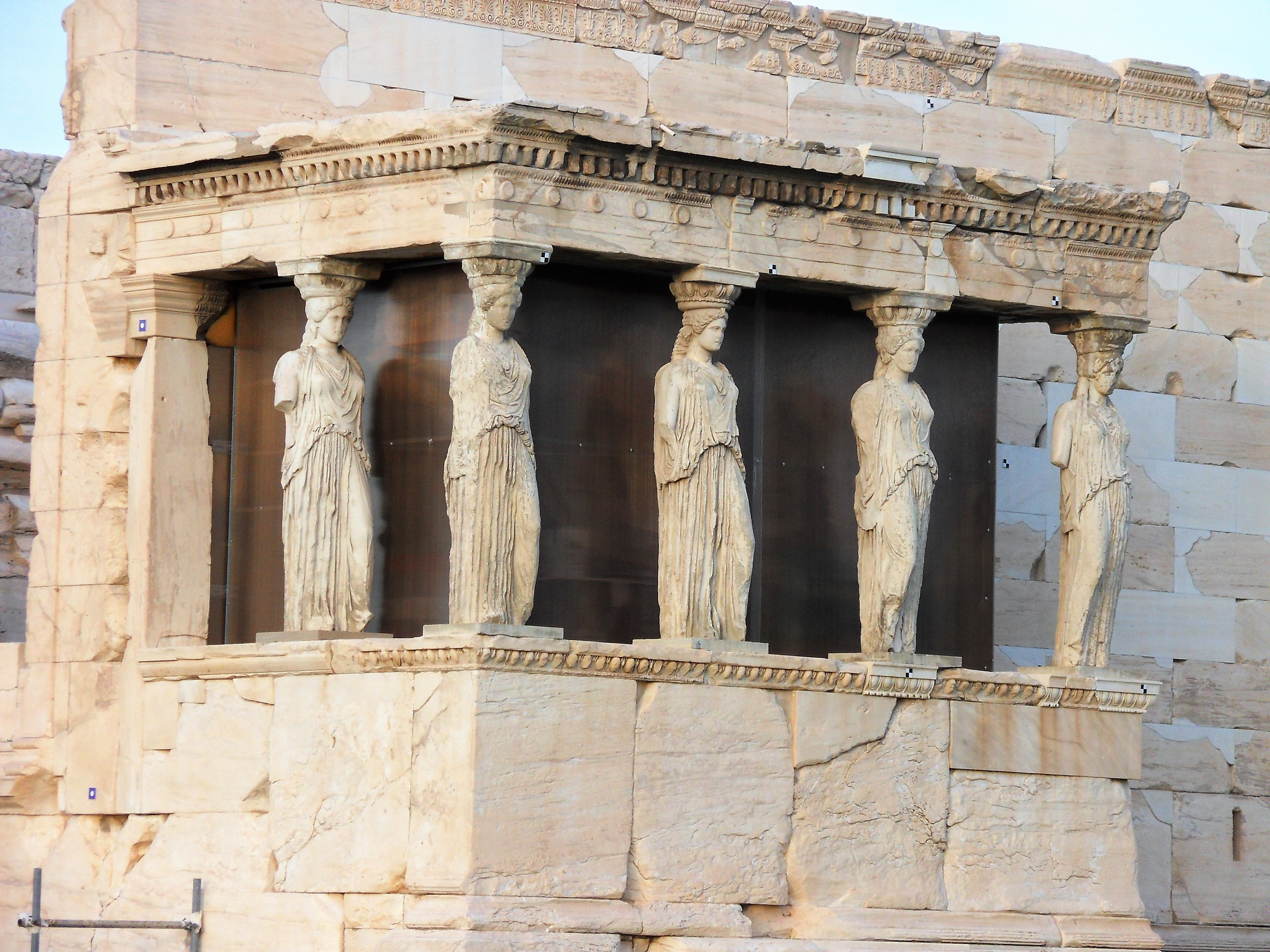 Erechtheum_Caryatids_Athens_
