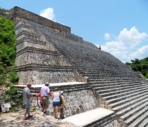 Great_Pyramid_Uxmal