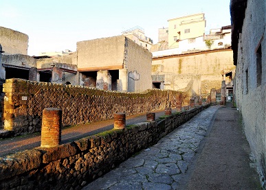 Herculaneum_Street_with_Modern_Town