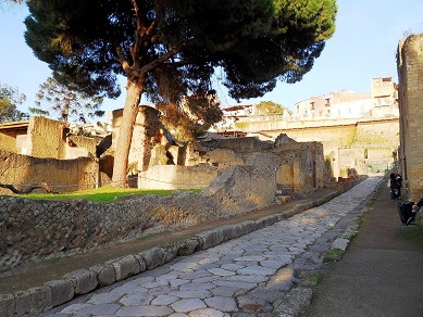 Herculaneum_with_town_above