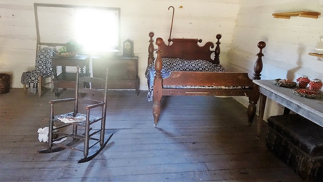 Hermitage_Interior_Alfred_Cabin_Bed