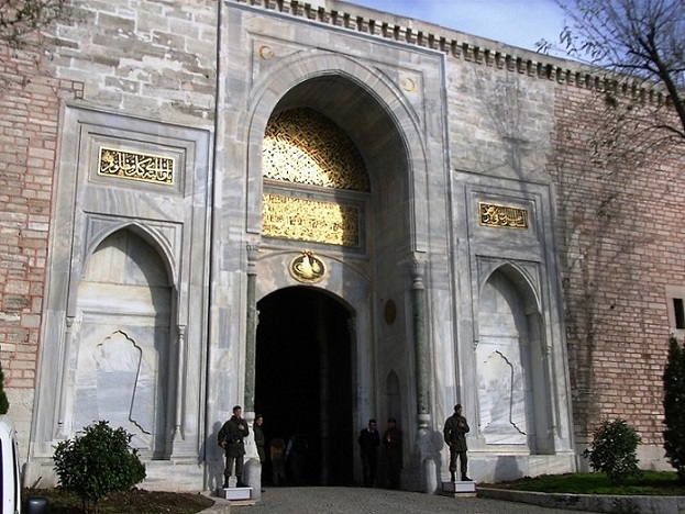 Imperial_Gate_TopKapi_Palace