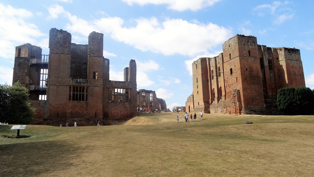 Kenilworth_Castle_2