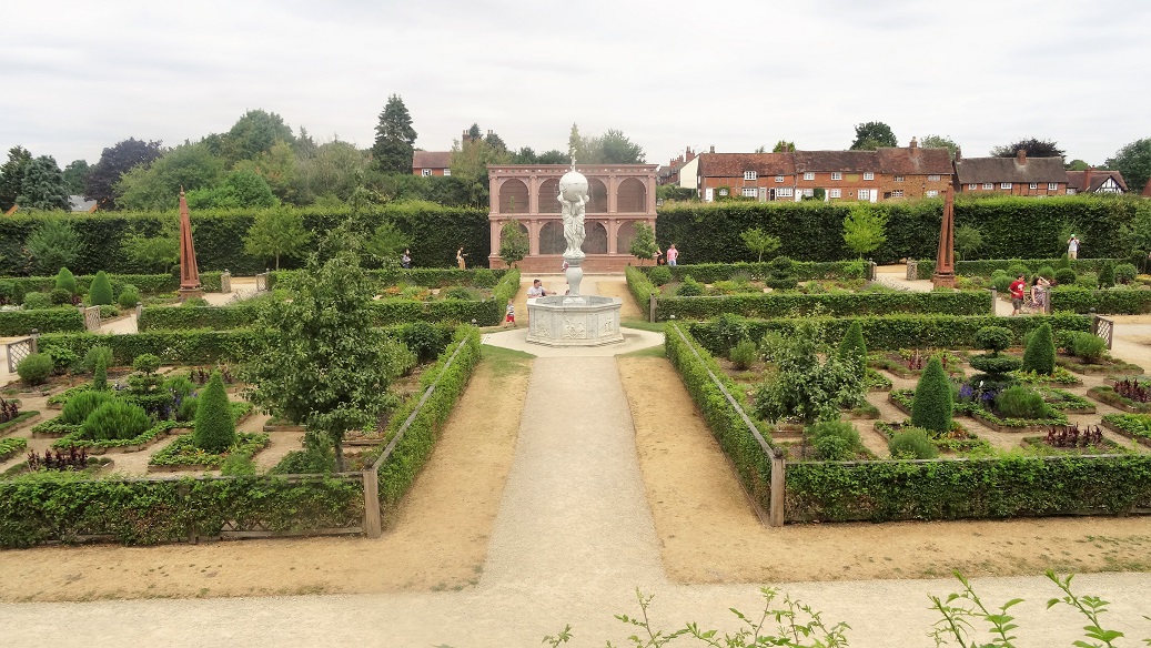 Kentleworth_Castle_Elizabethan_Gardens