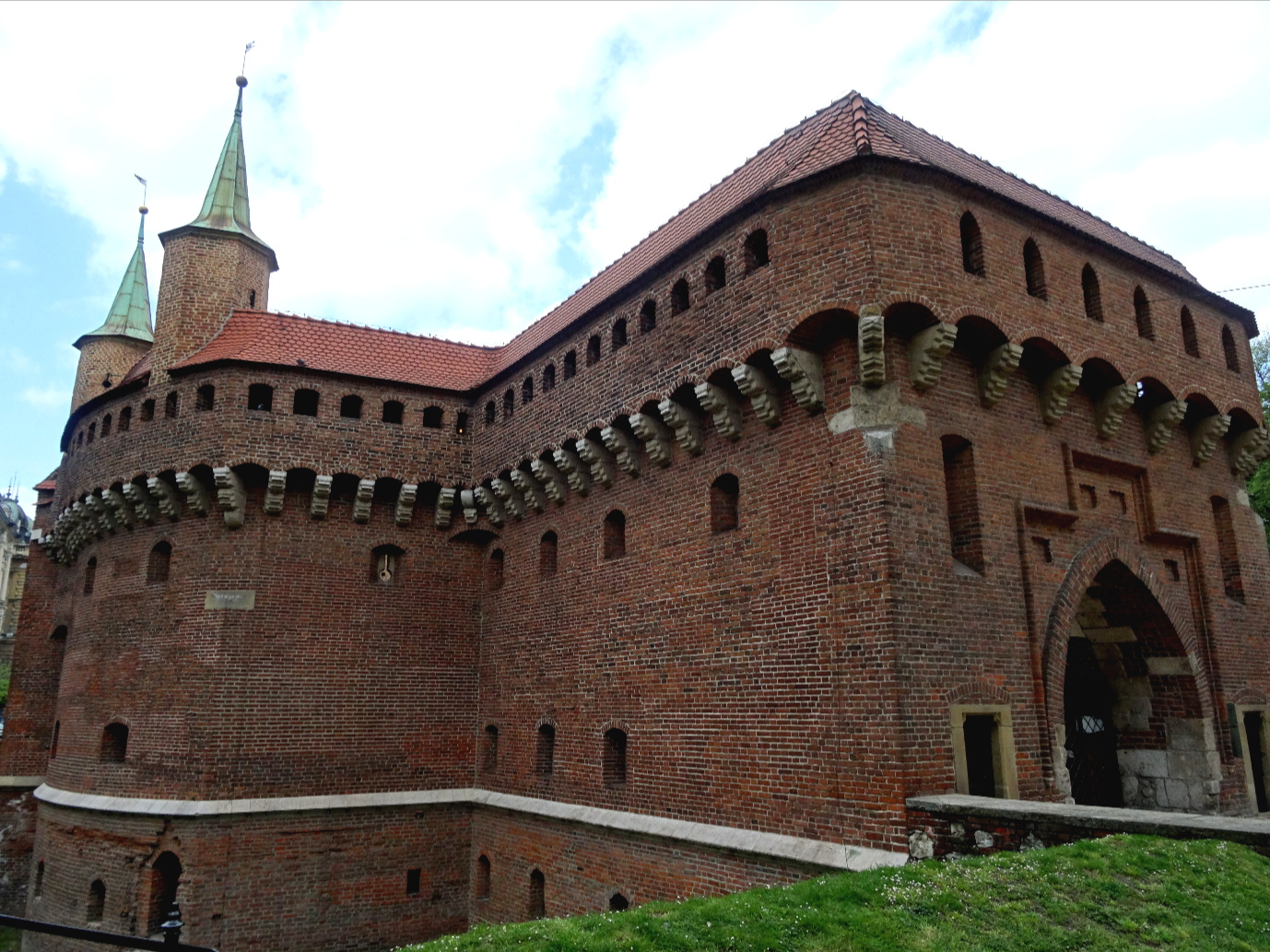 famous-historic-buildings-archaeological-site-in-poland