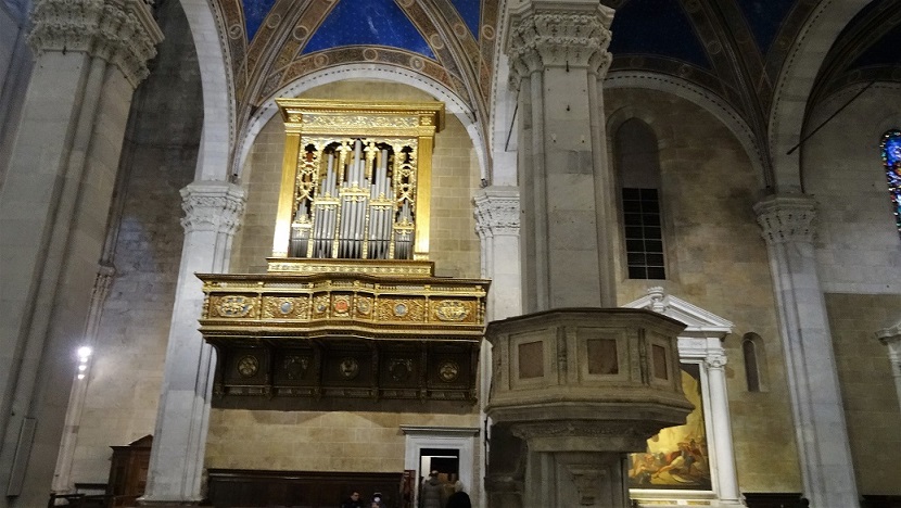 Lucca_Cathdral_Organ_and_Pulpit