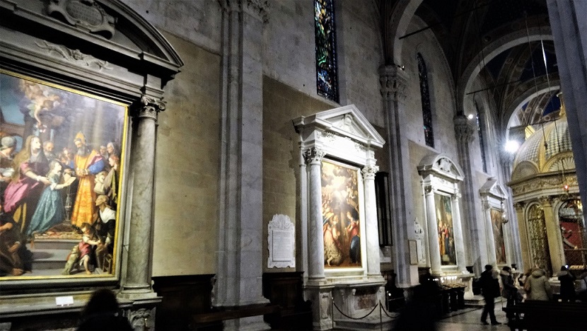 Lucca_Cathedral_Side_Nave