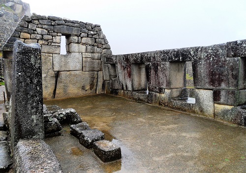 Machu_Picchu_Temple_of_Three_Windows