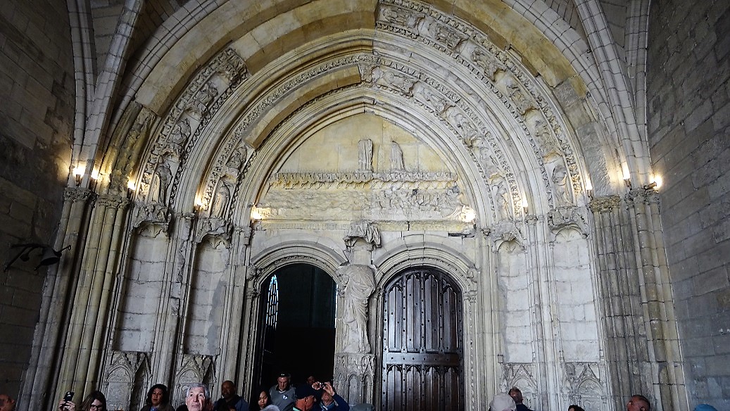 Palace_of_the_Popes_Audience_Hall_Portal_