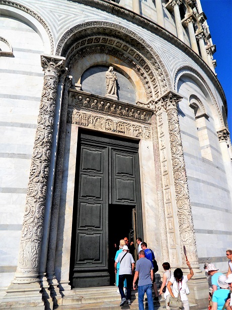 Pisa_Baptistery_Entrance