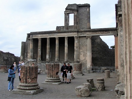 Pompeii_Basilica