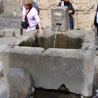 Pompeii_Drinking_Fountain