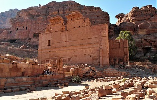 Qasr_al-Bint_Petra