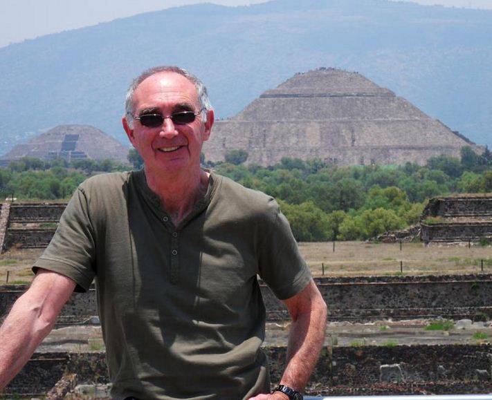 Ron_Gatepain_at_Teotihuacan