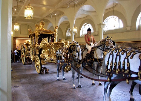 Royal_Mews_State_Coach_Team