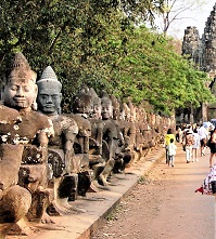 South_Gate_Statues