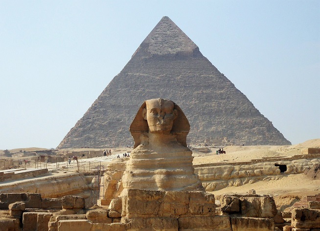 Sphinx_and_Khafres_Pyramid_