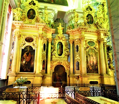 St_Peter_and_Paul_Tombs_2