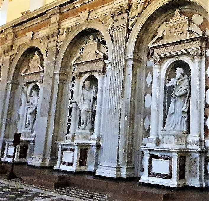 Statues_Messina_Cathedral