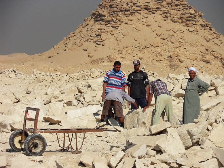 Step_Pyramid_Workers