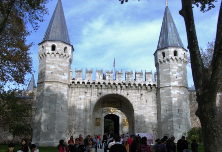 TopKapi_Palace_Gate_of_Salutation