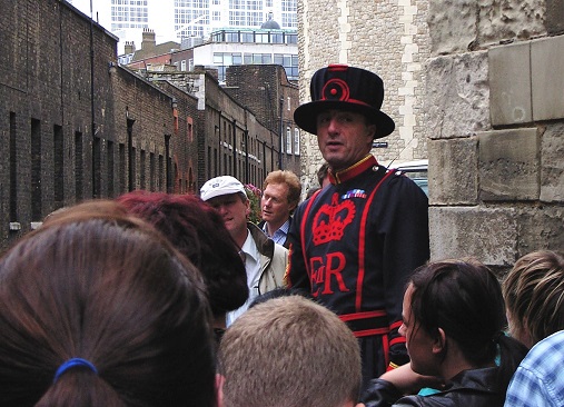 Tower_of_London_Yeoman_Warder
