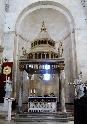 Trogir_Cathadral_High_Altar