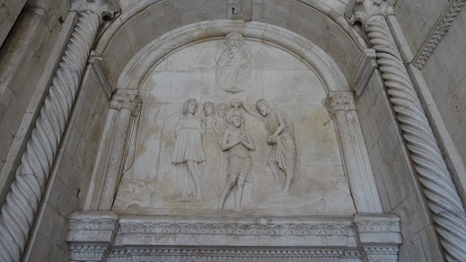 Trogir_Cathedral_Baptistry_bas-relieve_